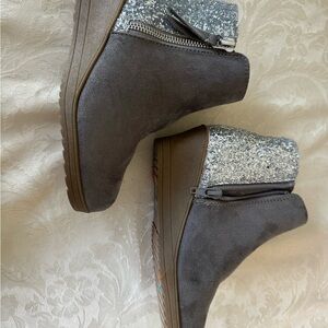 Never worn Girls Report boots